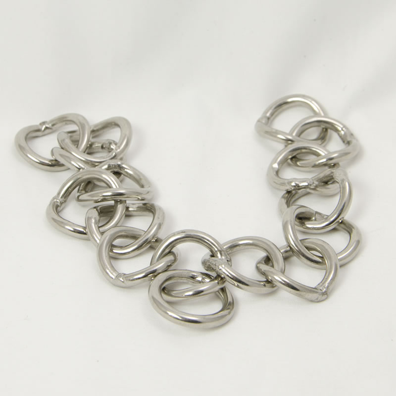 29-White metal wide link curb chain